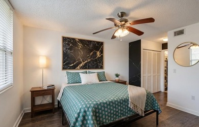 Welcome to this well-appointed two-bedroom, two-bathroom - photo 10