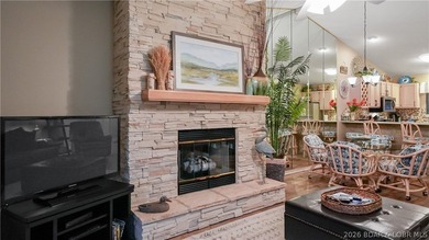 Top floor, vaulted ceilings, fully updated, furnished and - photo 23