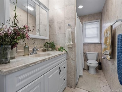 Exceptional opportunity in Douglaston! This spacious two-family - photo 23