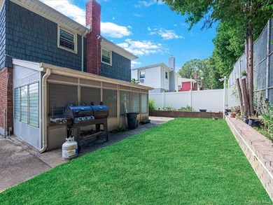 Exceptional opportunity in Douglaston! This spacious two-family - photo 27