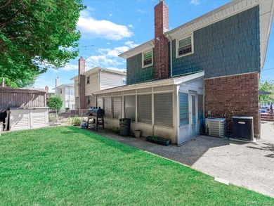 Exceptional opportunity in Douglaston! This spacious two-family - photo 28