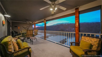Top floor, vaulted ceilings, fully updated, furnished and - photo 32