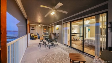 Top floor, vaulted ceilings, fully updated, furnished and - photo 36