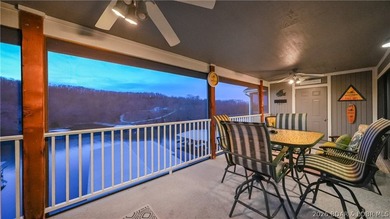 Top floor, vaulted ceilings, fully updated, furnished and - photo 38