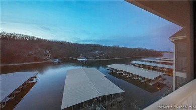 Top floor, vaulted ceilings, fully updated, furnished and - photo 39