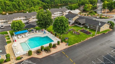 Top floor, vaulted ceilings, fully updated, furnished and - photo 41