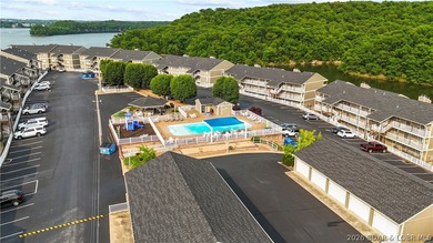Top floor, vaulted ceilings, fully updated, furnished and - photo 42