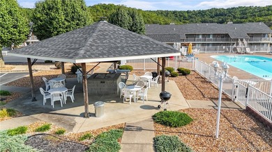 Top floor, vaulted ceilings, fully updated, furnished and - photo 47