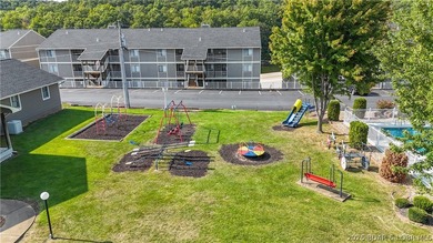 Top floor, vaulted ceilings, fully updated, furnished and - photo 49