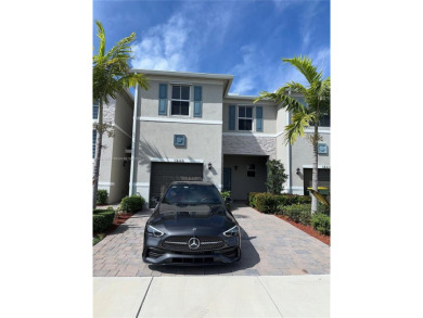 (private lake, pond, creek) Townhome/Townhouse For Sale in Homestead Florida