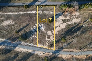 1/2 ACRE LOT IN BRAND NEW DEVELOPMENT - MOORES SUBDIVISION: Flat - photo 2