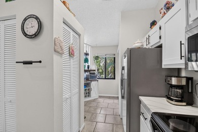 Beautiful 3 bedroom, 2 bathroom townhome with water view. See - photo 8