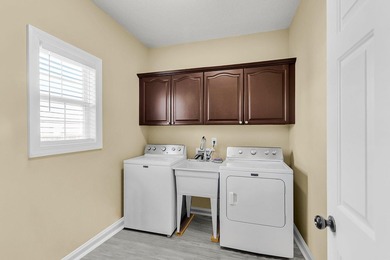 Welcome Home to 319 Lindrick Court! A Stunning Colonial-Style - photo 35