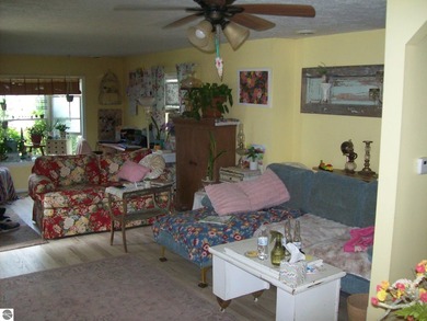 Charming 2 bedroom, 1 bath home in the heart of all that St - photo 6