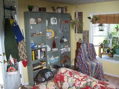 Charming 2 bedroom, 1 bath home in the heart of all that St - photo 9
