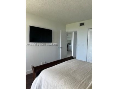 BEAUTIFULLY REMODELED 2 BEDROOM, 2 BATHROOM UNIT IN DESIRABLE