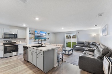 Discover this stunning 4 bedroom, 2 bathroom single family home - photo 7