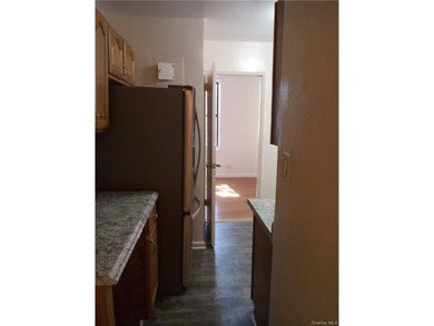 Welcome to the Heart of the Northeast Bronx! Discover this