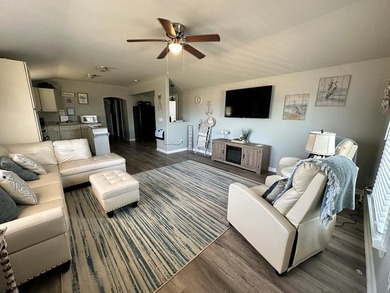 This beautifully turn-key escape offers the perfect balance of - photo 7