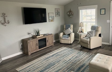 This beautifully turn-key escape offers the perfect balance of - photo 9