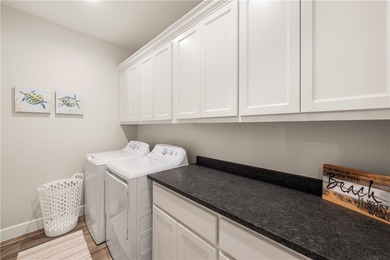 Charming coastal retreat offering 3 bedrooms and 2.5 bathrooms - photo 12