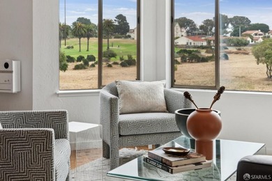 Sophisticated and modern living is offered in this Marina - photo 4