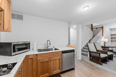 Spacious 4-bedroom, 3-bath end-unit townhome in Avon's Wildridge - photo 15