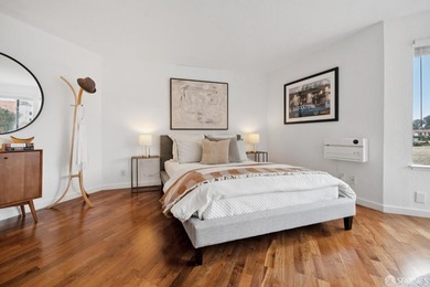 Sophisticated and modern living is offered in this Marina - photo 9