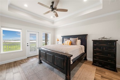 Charming coastal retreat offering 3 bedrooms and 2.5 bathrooms - photo 21