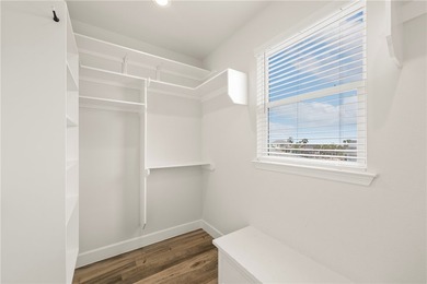 Charming coastal retreat offering 3 bedrooms and 2.5 bathrooms - photo 27