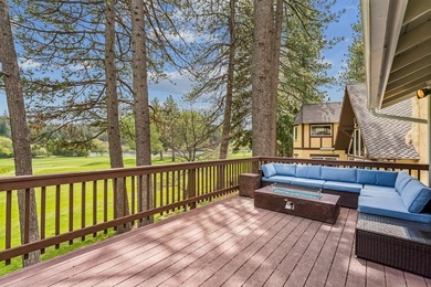 Welcome to an exceptional golf course frontage home set along - photo 1