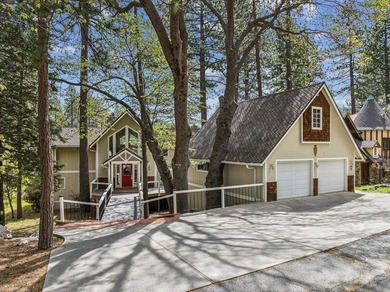 Welcome to an exceptional golf course frontage home set along - photo 2