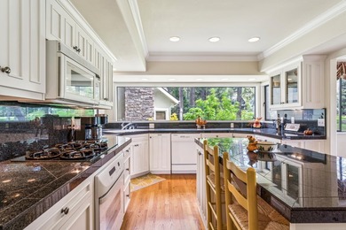 Welcome to an exceptional golf course frontage home set along - photo 6