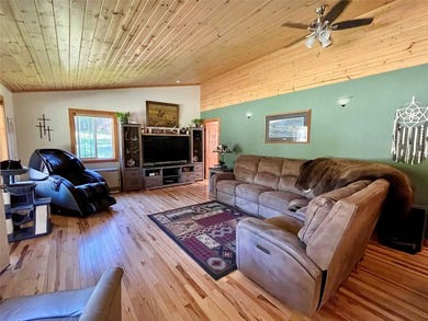 Incredibly private 10 acres with a lovely mix of meadow and - photo 14