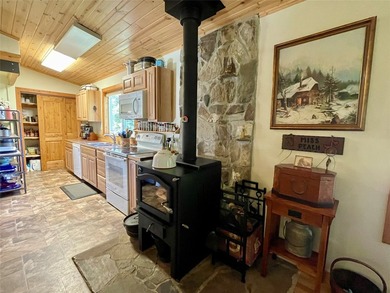 Incredibly private 10 acres with a lovely mix of meadow and - photo 16