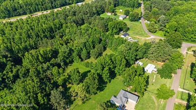 Country living at its finest! Nestled on 3.1 beautiful acres - photo 31