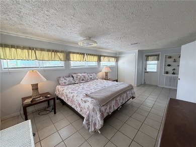 Situated on 2 lots, this beautifully maintained 2-bedroom - photo 11