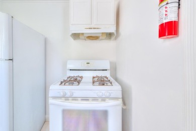 Triplex property located at 6029 MacArthur Blvd in Oakland - photo 12