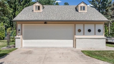 Timeless elegance meets modern luxury in this stunning 4,500 sq - photo 3