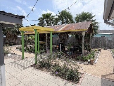Situated on 2 lots, this beautifully maintained 2-bedroom - photo 21