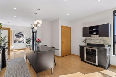 Top-floor condo in an incredible location in the Loop Calhoun - photo 7