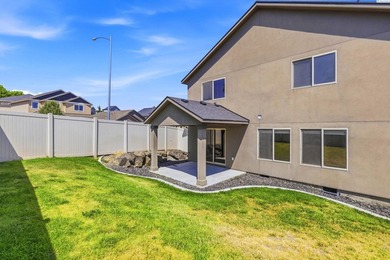 Nestled in the highly sought-after Badger Mountain Village - photo 28