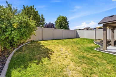 Nestled in the highly sought-after Badger Mountain Village - photo 29