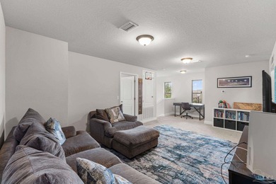 *HUGE OVERSIZE LOT, SALTWATER GUNITE POOL* Welcome to this - photo 34