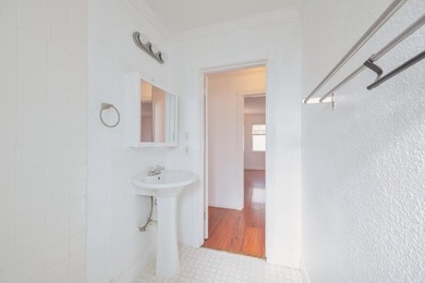 Triplex property located at 6029 MacArthur Blvd in Oakland - photo 35