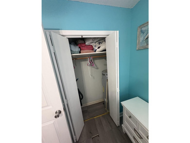Bright and roomy 3BR/2BA cottage, fully furnished, is located - photo 13