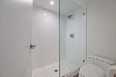 This stunning 3-bedroom, 3.1-bath Golf Cottage has been - photo 15