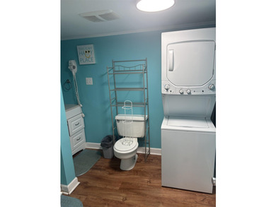 Bright and roomy 3BR/2BA cottage, fully furnished, is located - photo 16