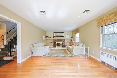 Welcome to this beautiful expanded colonial house, located in a - photo 11