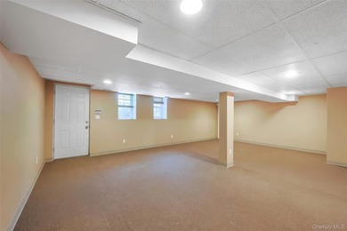 Welcome to this beautiful expanded colonial house, located in a - photo 13